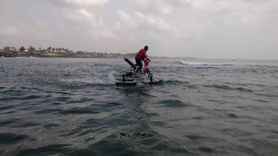 Young Ghanaian inventor who created a bicycle made for water tests his invention on the sea and YEN.com.gh has pictures