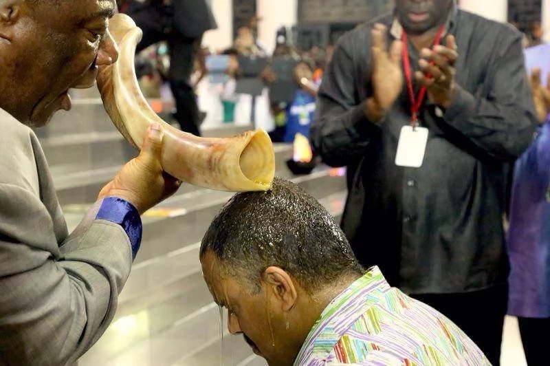 Photos of Duncan-Williams anointing Dag Heward-Mills with oil resurfaces online