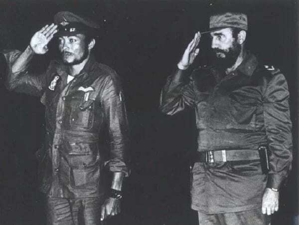 These rare photos of Rawlings and Fidel Castro will make your Monday memorable