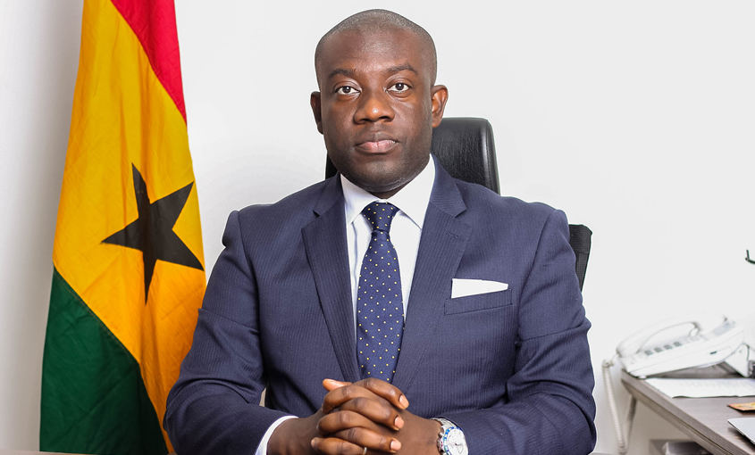 Video of Information Minister Kojo Oppong Nkrumah DJing at event pops up