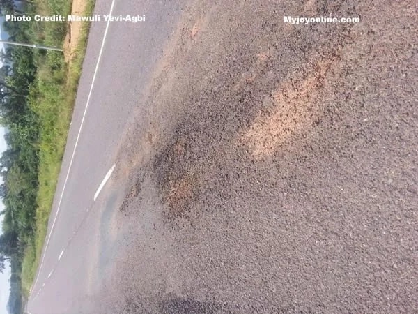Potholes on 'Kanazoe road' highly praised by Mahama