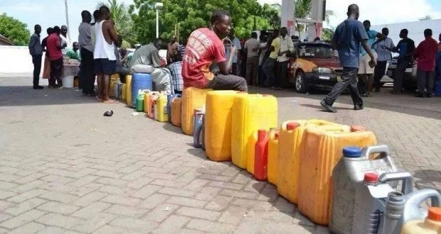 Drivers queue with gallons after a previous fuel shortage incident.
