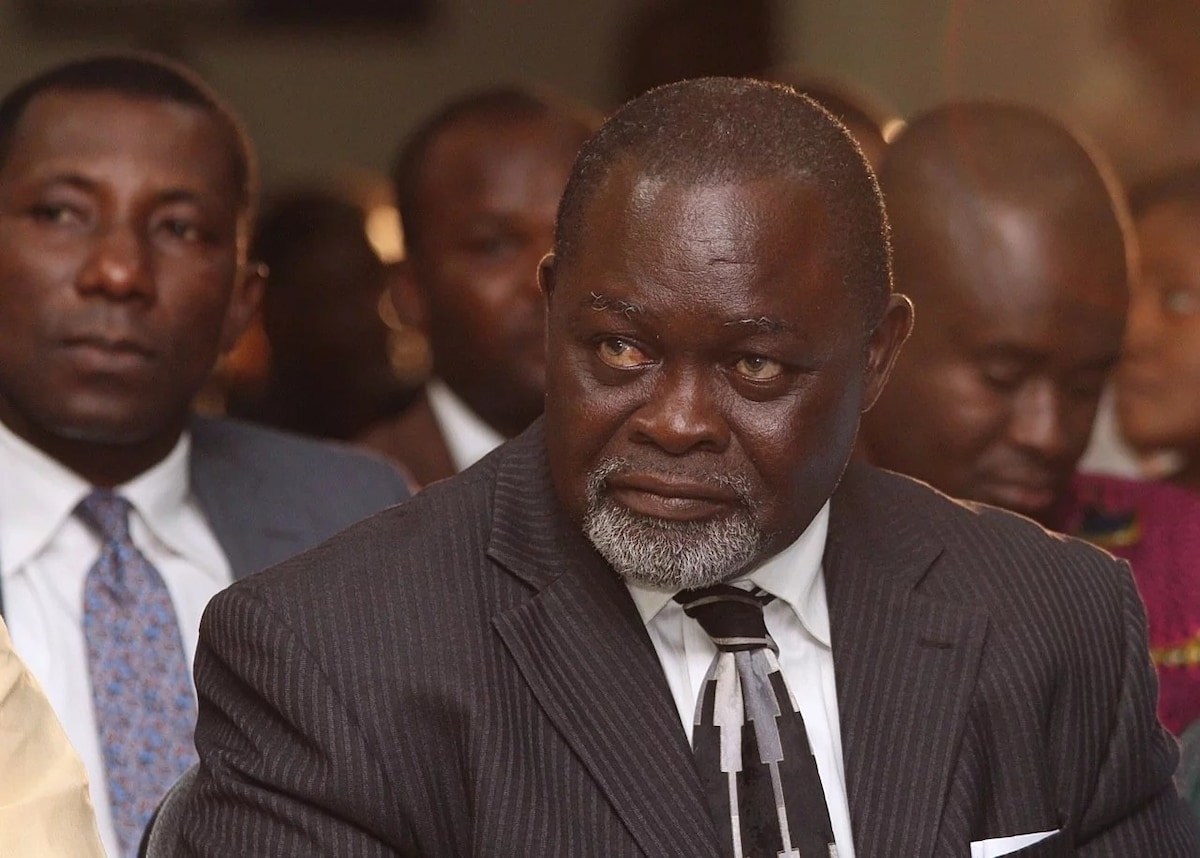 Azumah Nelson pulls huge crowd with his iconic limousine
