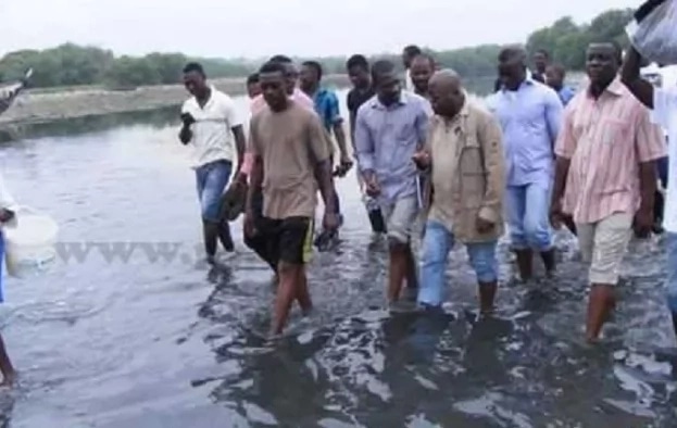 Akufo-Addo walks in Lagoon