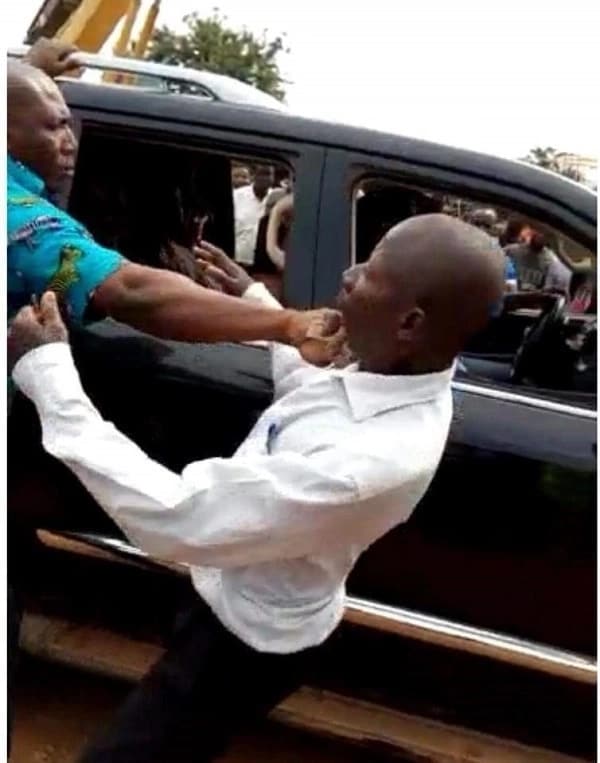 Akufo-Addo’s bodyguard caught on camera 'beating' an old man (Video)