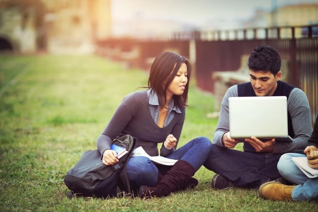 5 reasons why students date on campus