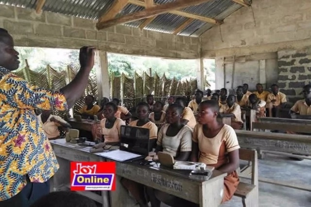 Ghanaians are outraged over students in Bomigo who learn ICT with clay-moulded computers
