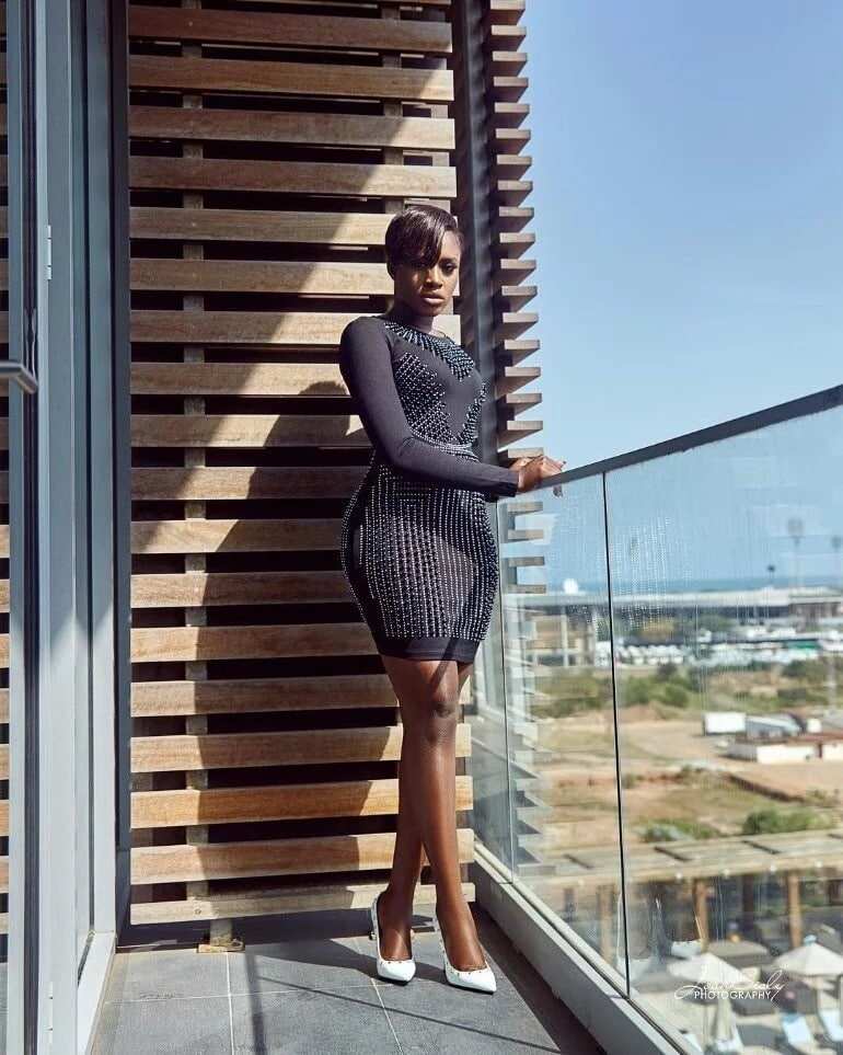 Fella Makafui, ‘punches’ ‘mobile money’ girls, advises them to work hard for themselves