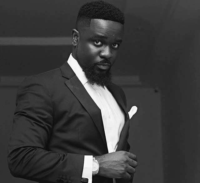 Sarkodie not happy with NPP playing his Oofeets) “back to back” (Video)
