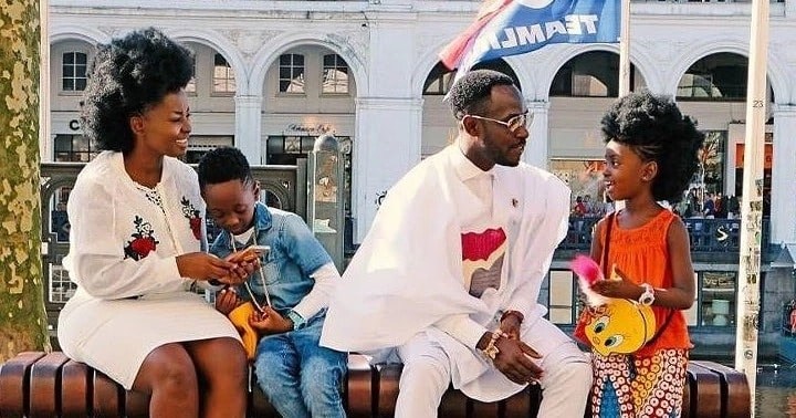 Okyeame Kwame and family cause traffic in Dubai; latest photo shows how big and tall his kids have grown