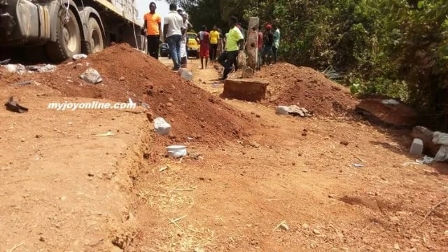 Photos show terrible road, heap of sand that killed Ebony