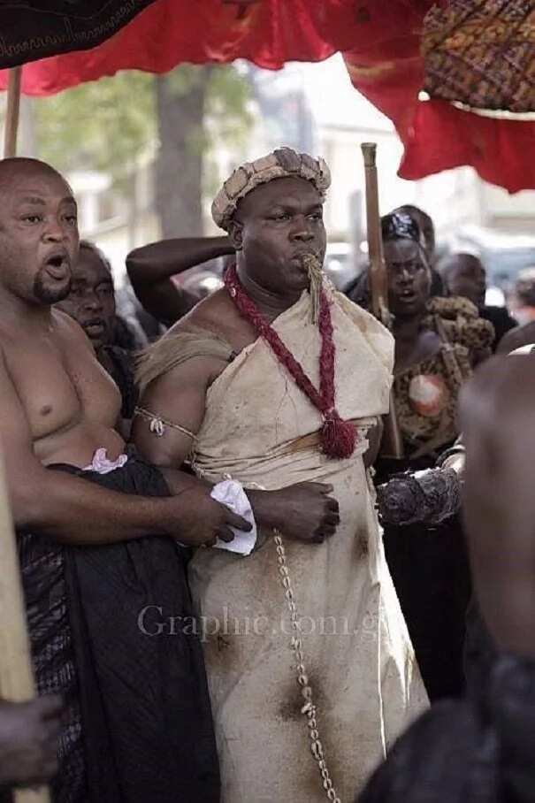 Photo: Chief wears 400-year-old cloth to Asantehemaa's funeral
