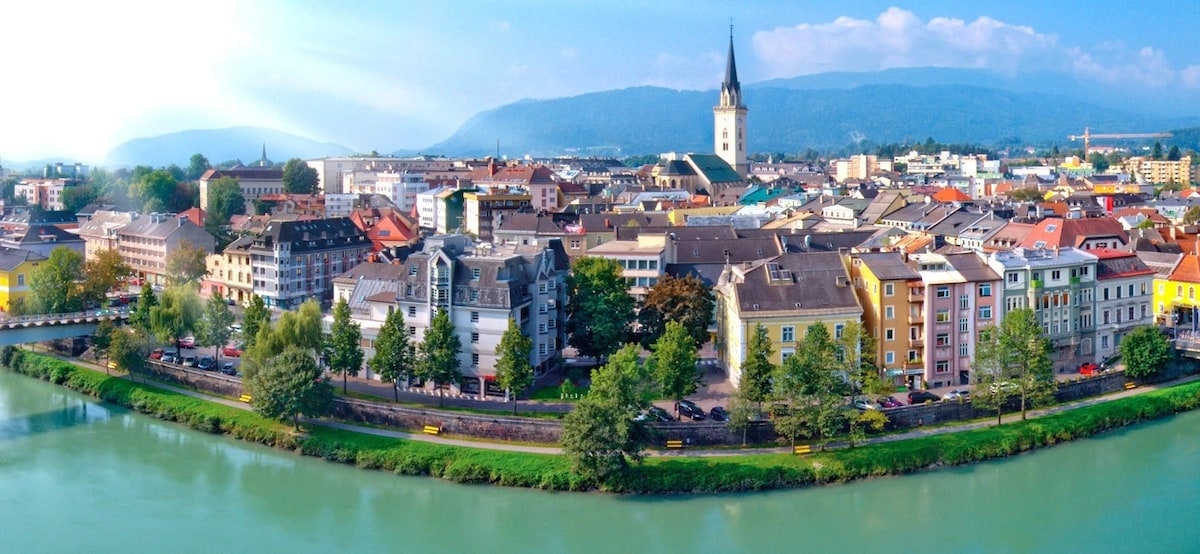List of biggest cities in Austria
States in Austria
List of popular cities in Austria