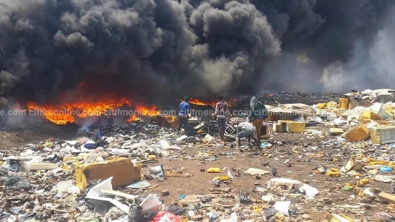 Fire razes parts of Onion Market in Accra