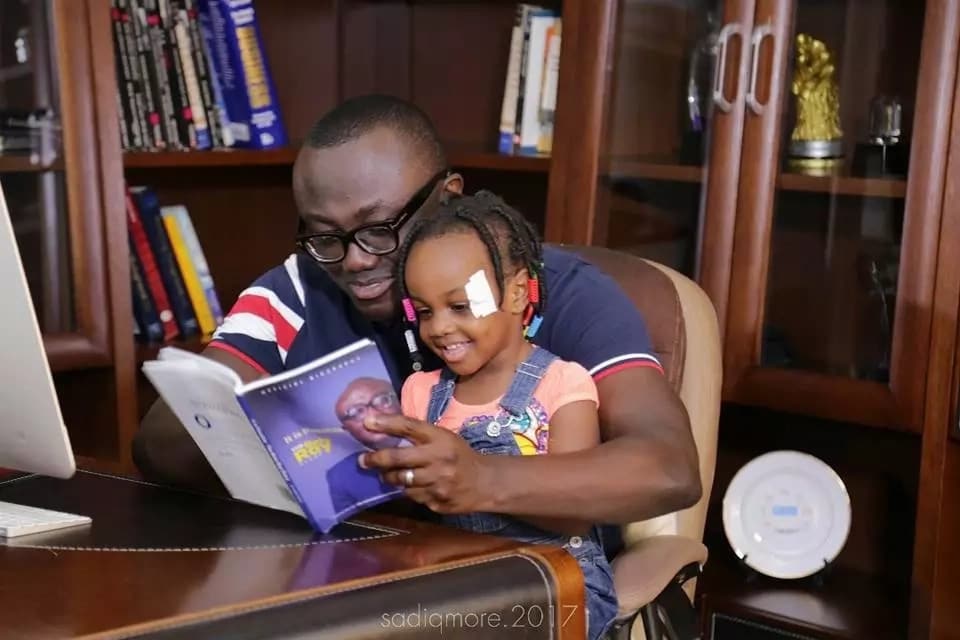 Bola Ray and daughter are so cute (Photo)