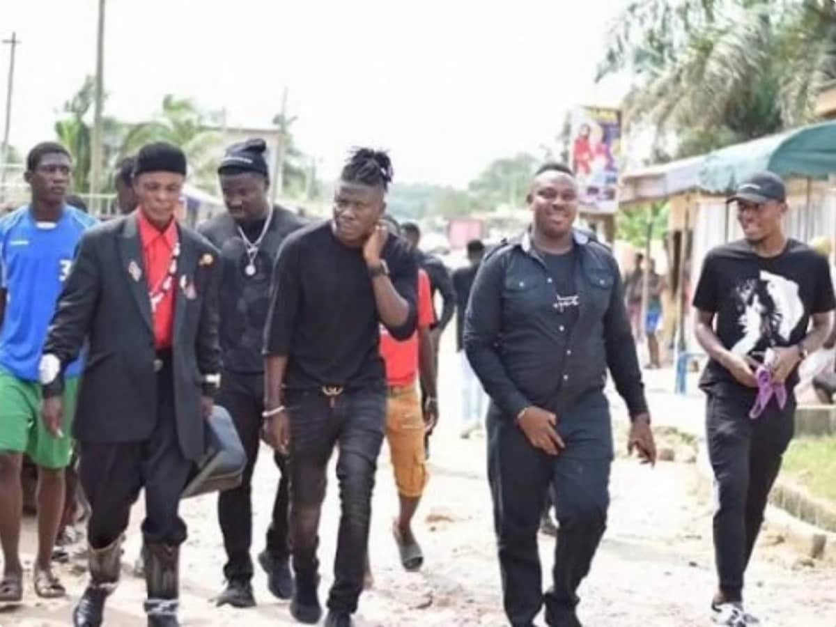 Stonebwoy, Ajos visit family of late Ebony Reigns