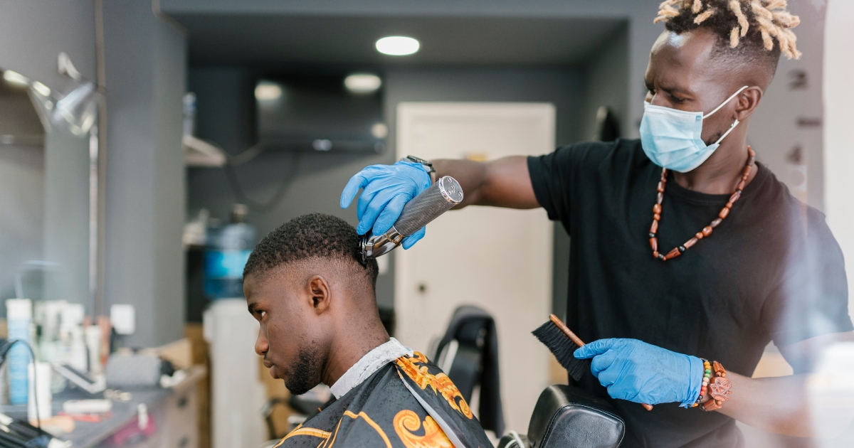 Benevolent Ghanaian barber offers free training