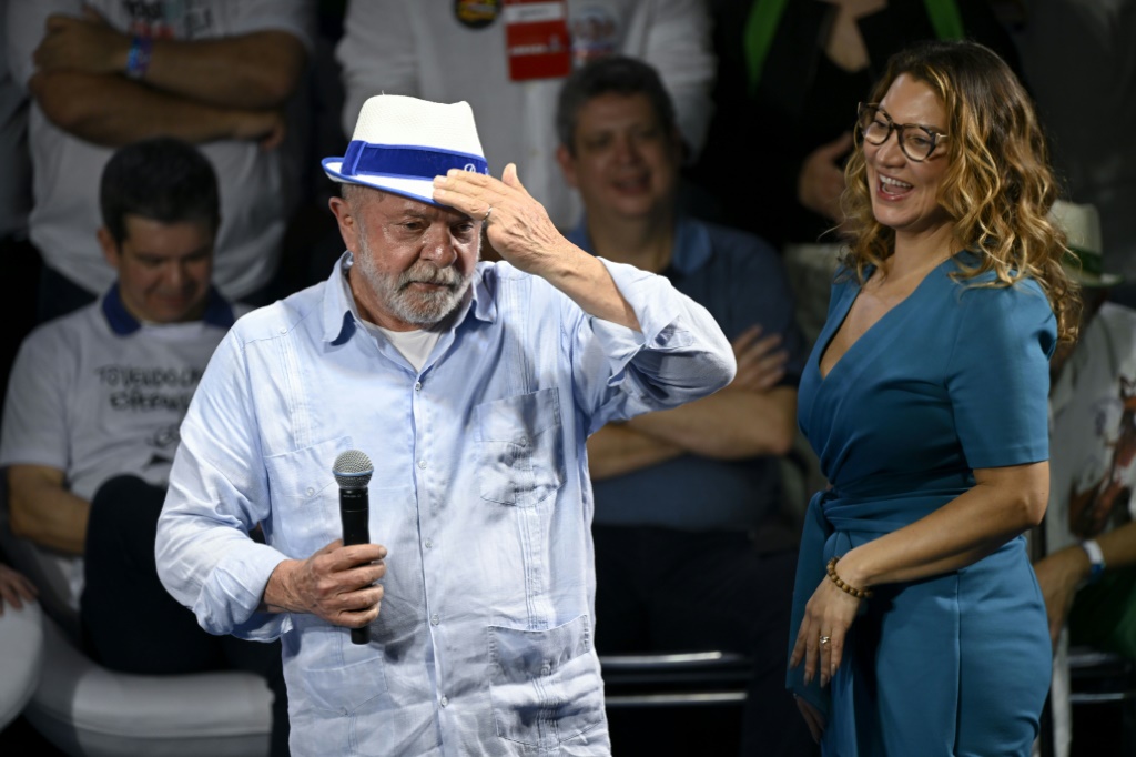 Former Brazilian president and current candidate Luiz Inacio Lula da Silva appears with his wife Rosangela da Silva during a rally at a Rio de Janeiro samba school on September 25, 2022