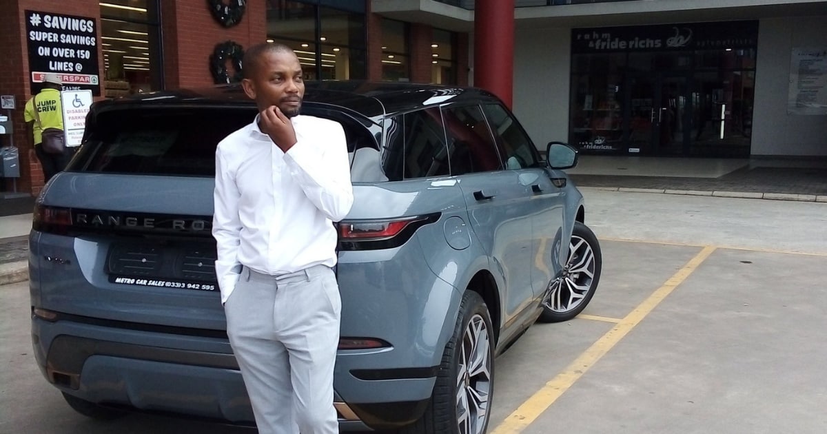 Doctor flexes with luxury whip: Gets teased over shady parking skills