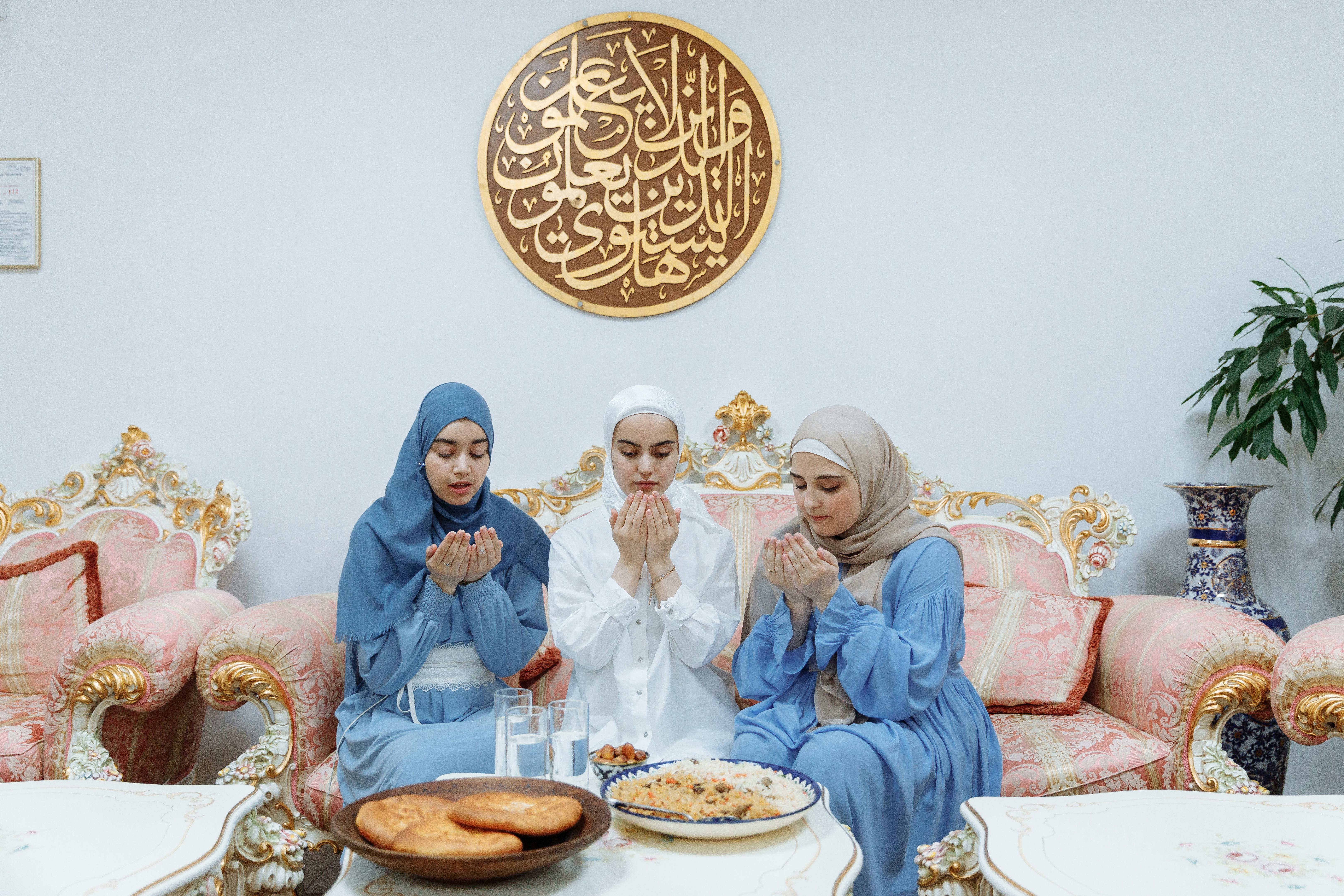 Group of Islam women believers praying for food