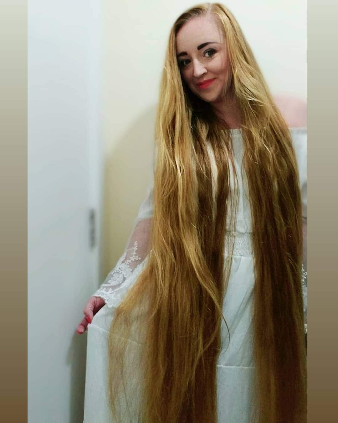 Meet real-life Rapunzel who hasn't been to the hairdressers in 5 years  (photos) 