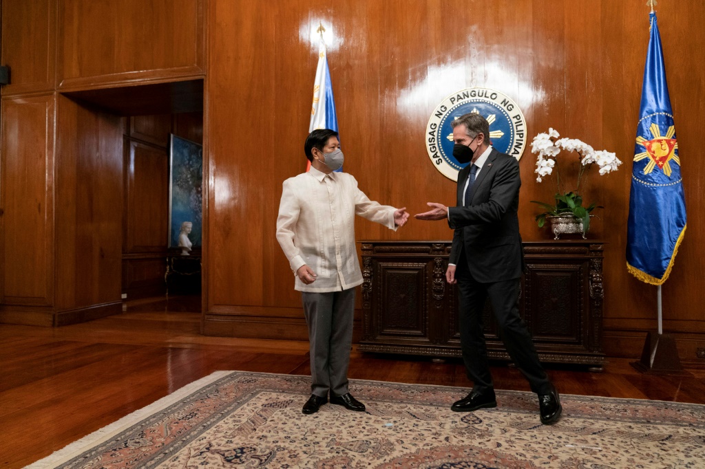 US Secretary of State Antony Blinken (R) meets with Philippine President Ferdinand Marcos Jr on Saturday at Malacanang Palace in Manila