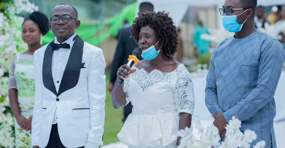 Mother advises daughter at wedding
