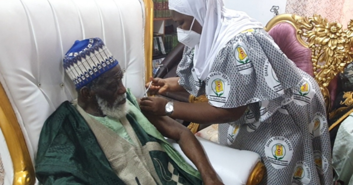 COVID-19 vaccine: National Chief Imam, 2 wives and some Islamic leaders take jab