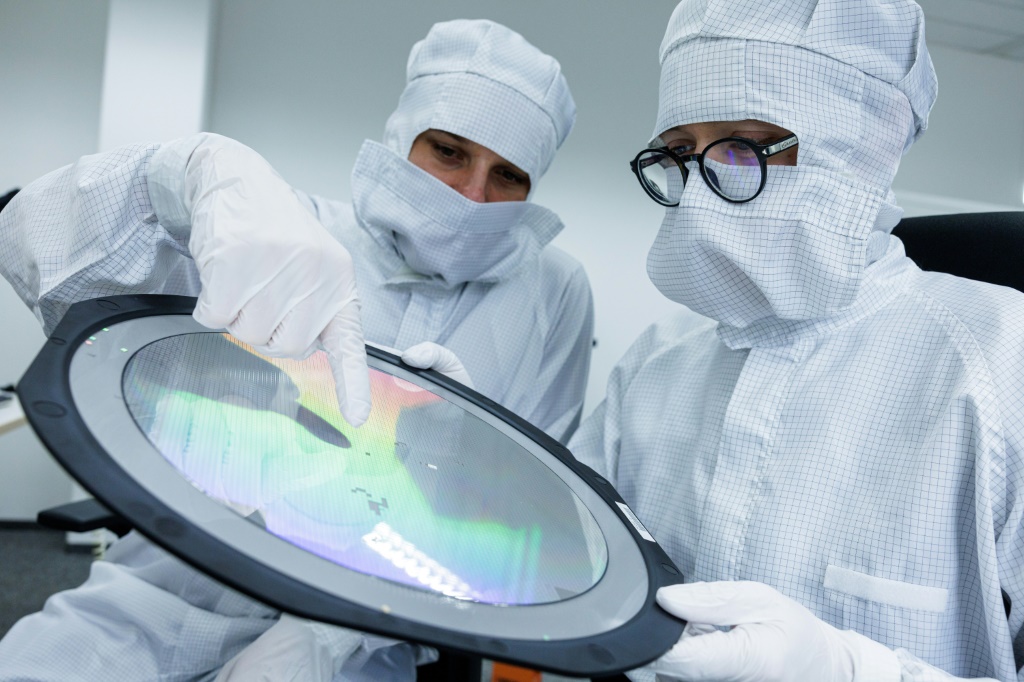 According to estimates, chipmakers in Saxony will have 25,000 jobs to fill by 2030