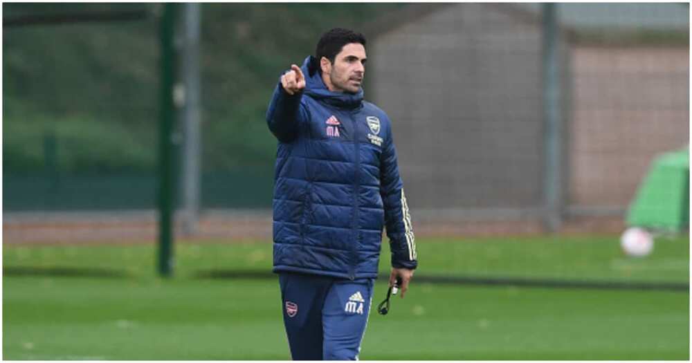 Mikel Arteta gives instructions during a training session. Photo: Getty Images.