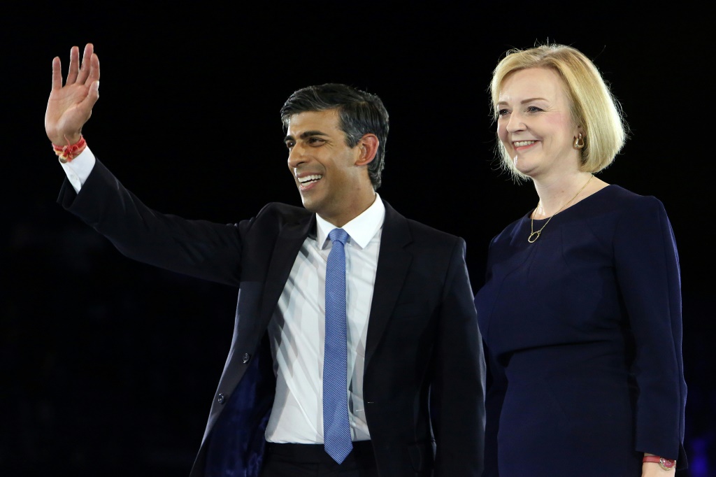 Britain finds out Monday if its new prime minister will be Rishi Sunak (L) or Liz Truss (R) who has been ahead in polls