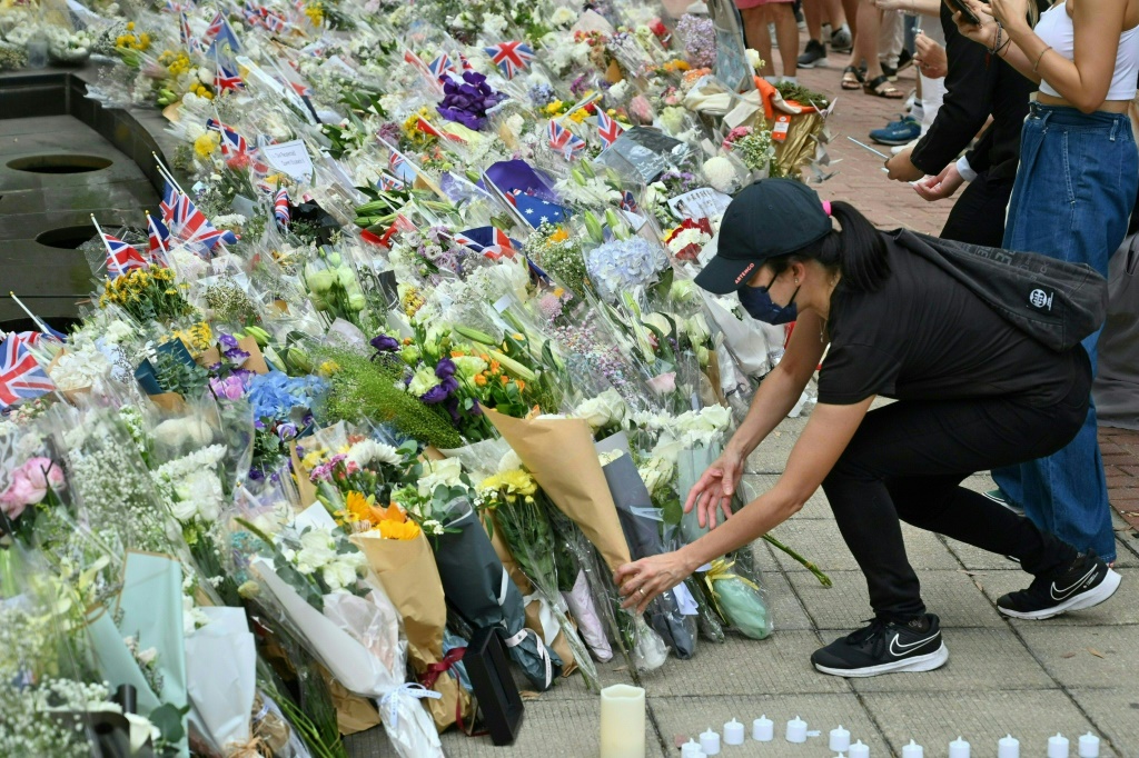 Crowds of Hong Kongers paid their respects to the late queen outside the British diplomatic mission in the city