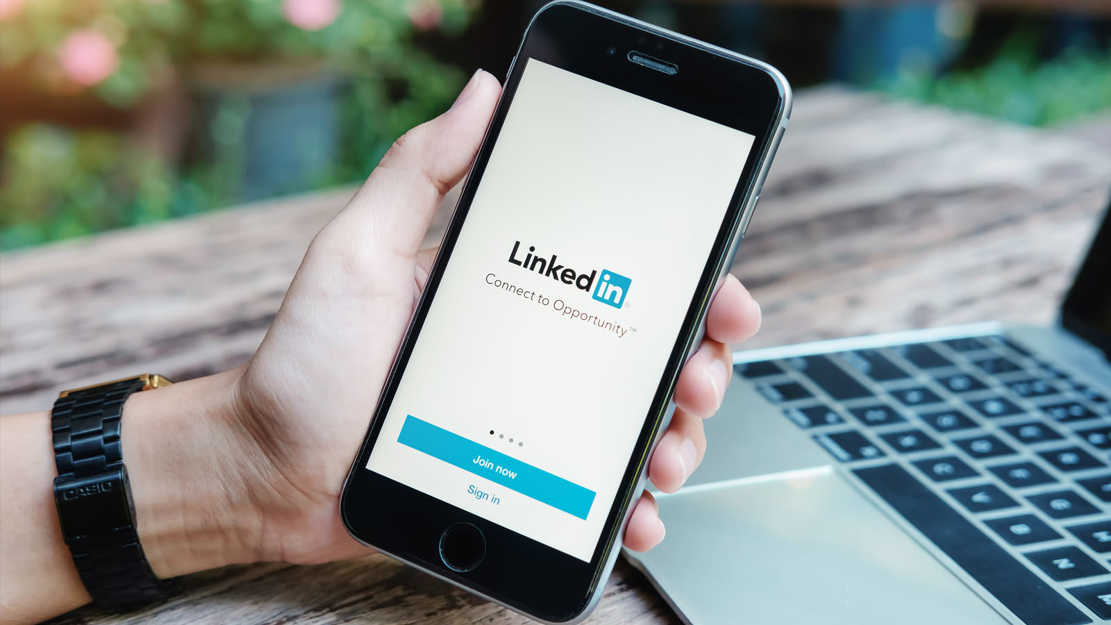 How to use LinkedIn to get a job