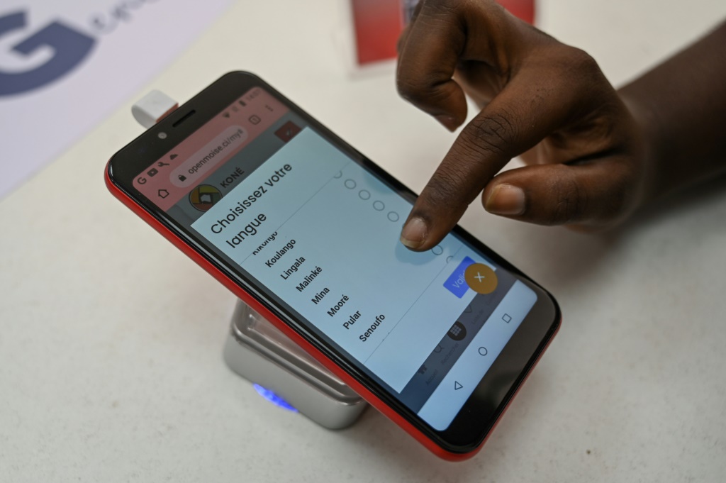 The Ivorian-made 'Superphone' can be operated with voice commands in 50 African language