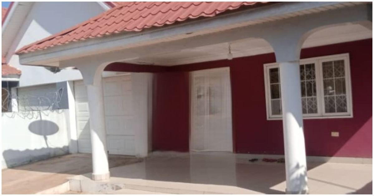 3-bedroom house for sale at East Airport for $180,000