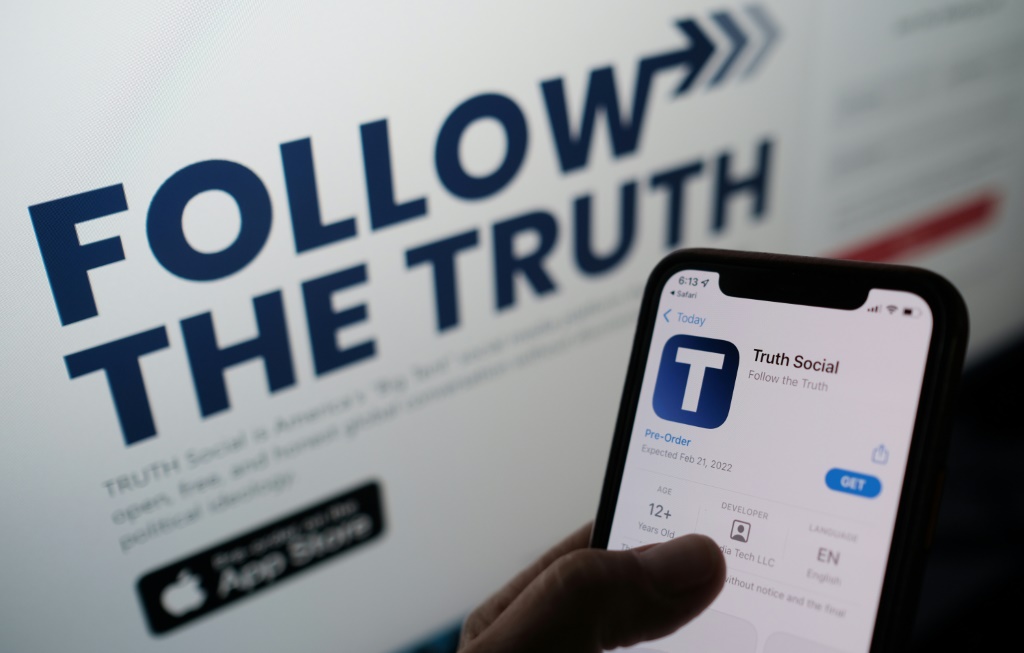 Google says that it notified Truth Social that its app violated Play policies
