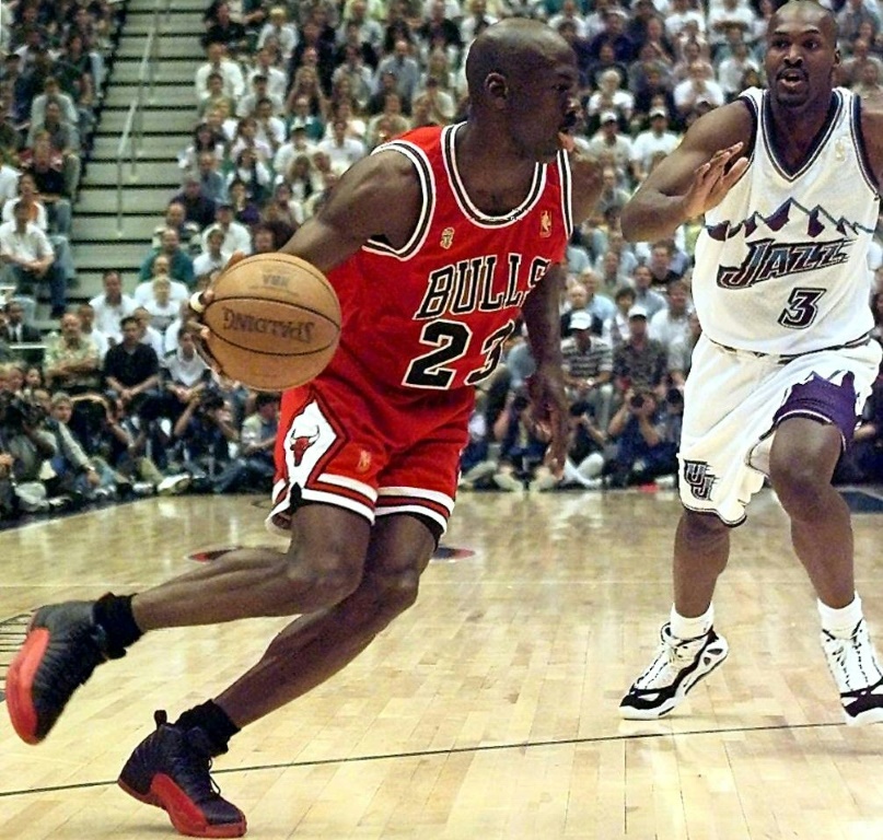 Jordan gave the separate shoes to Chicago Bulls communications executive, Tim Hallam, after decisive matches that helped the club win six NBA championships