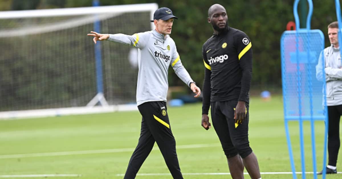 Thomas Tuchel and Romelu Lukaku of Chelsea during a training session at Chelsea Training Ground on September 16, 2021 in Cobham, England. (Photo by Darren Walsh/Chelsea FC via Getty Images)