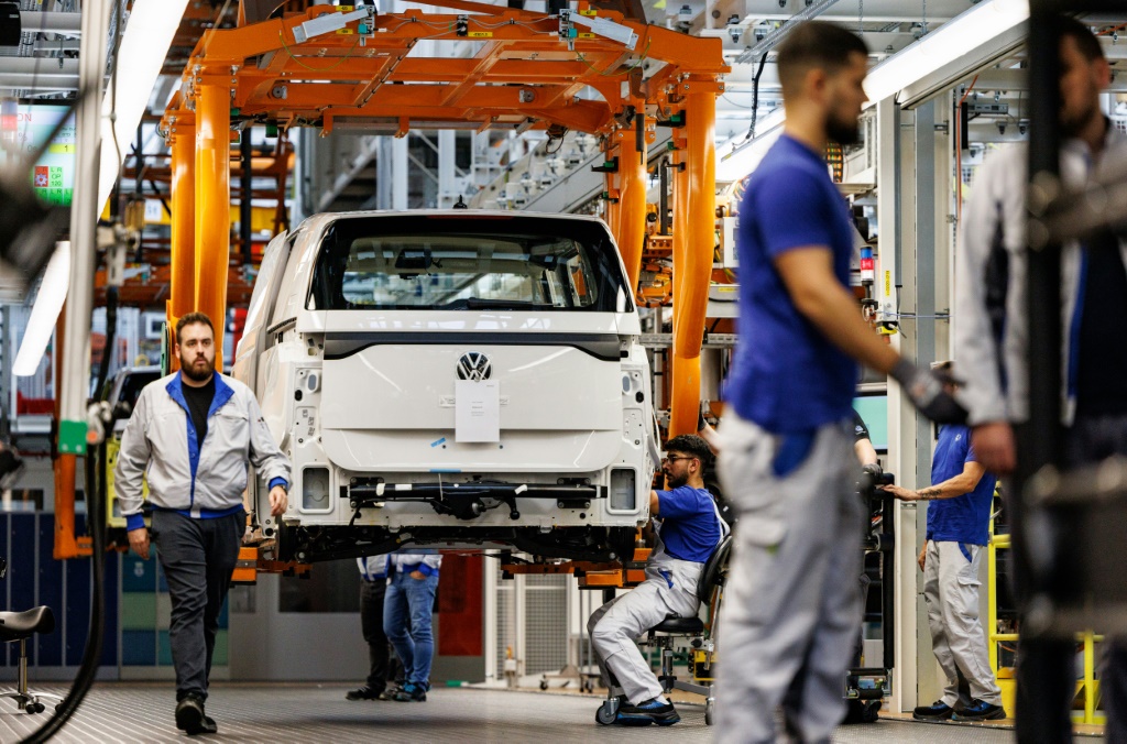 US auto manufacturing fell in August, contributing to a drop in overall industrial production