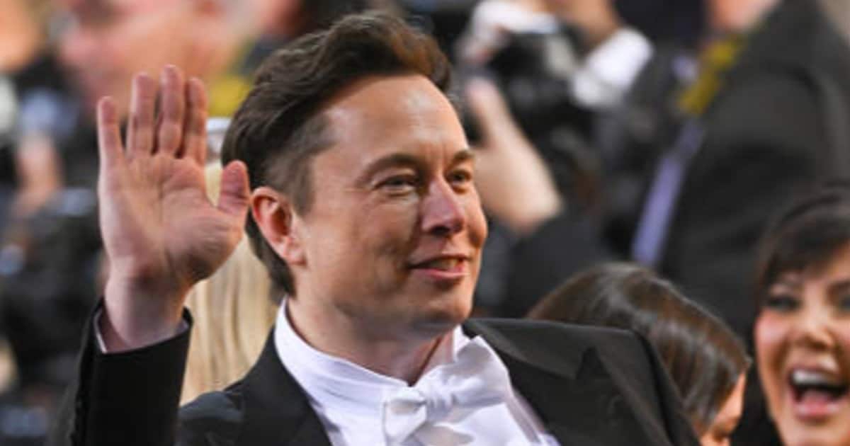 Elon Musk asked Twitter users if he should step down as CEO.