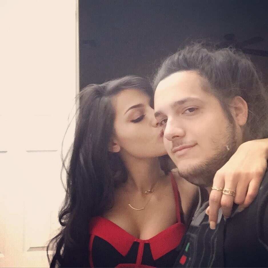 How did SSSniperwolf and Sausage meet?