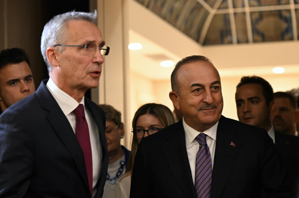 Turkish Foreign Minister Mevlut Cavusoglu (R) and NATO Secretary General Jens Stoltenberg held a press conference after talks