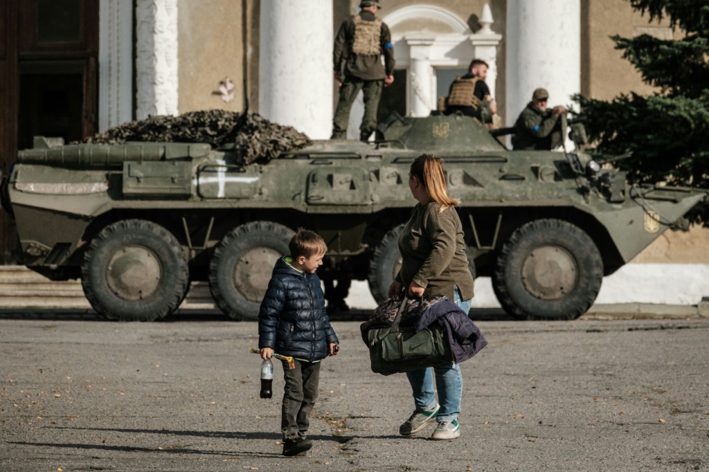 A Ukrainian armoured personnel carrier and infantry platoon stood guard in front of the district cultural centre