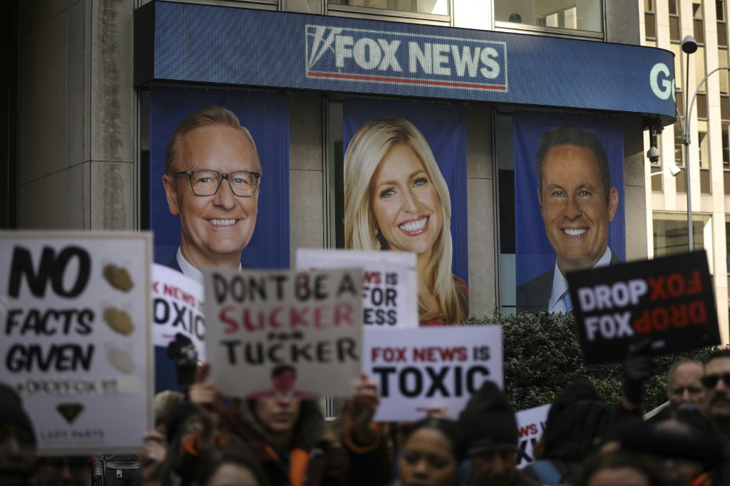 The messages submitted to a US court could prove damaging to Rupert Murdoch's Fox News network