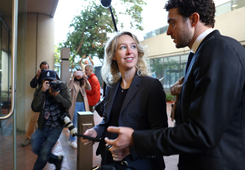 Former Theranos CEO Elizabeth Holmes arrives at court with her partner Billy Evans in October 2022 in San Jose, California