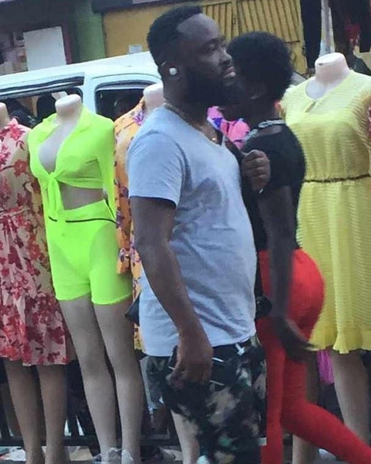Fan takes photo of Nana Ama McBrown’s husband walking around Makola Market