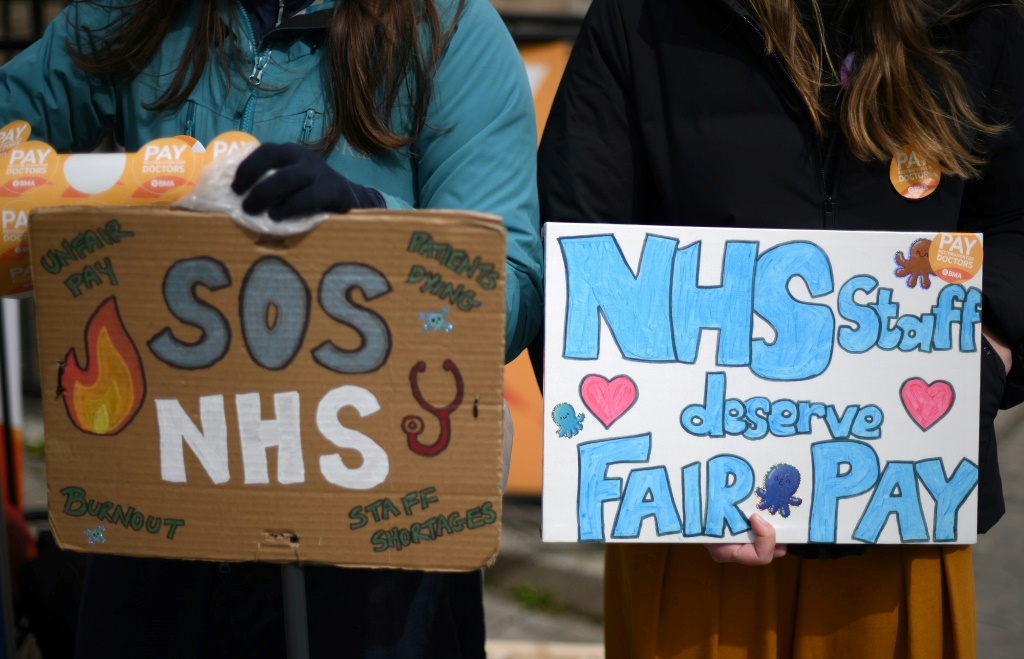 Junior doctors are calling for their 2008-9 pay levels to be restored -- something the government says would mean an average pay award of about 35 percent