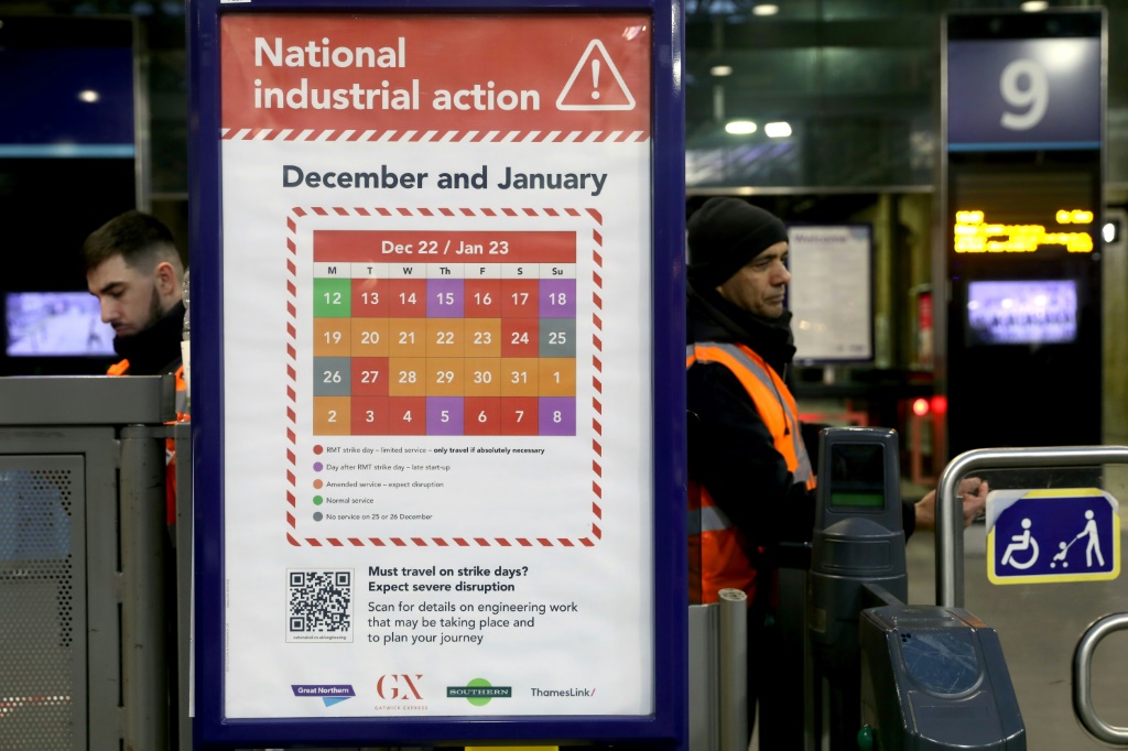 The UK government will introduce legislation requiring a minimum level of key public services during strike action