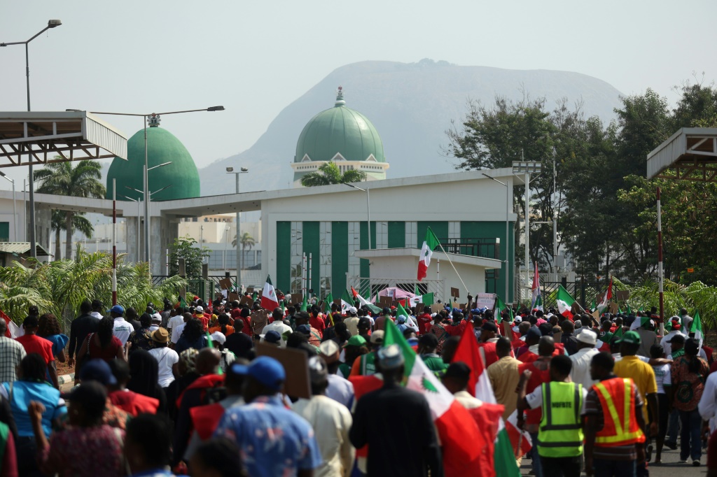 Protestors march towards Nigeria's National Assembly