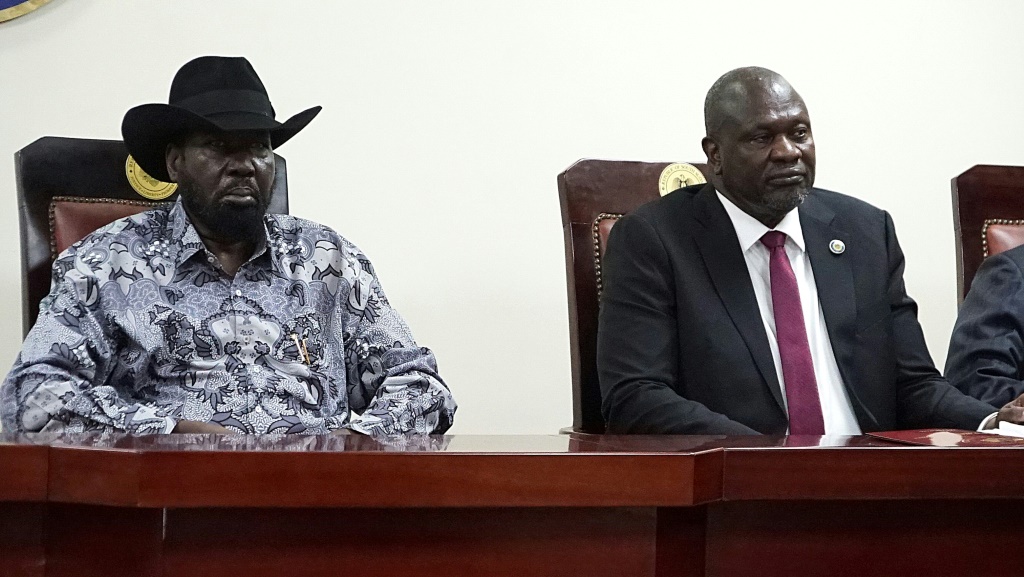 The clashes between forces loyal to President Salva Kiir (L) and his rival, Vice President Riek Machar (R), affected at least 28 villages, with 173 people killed